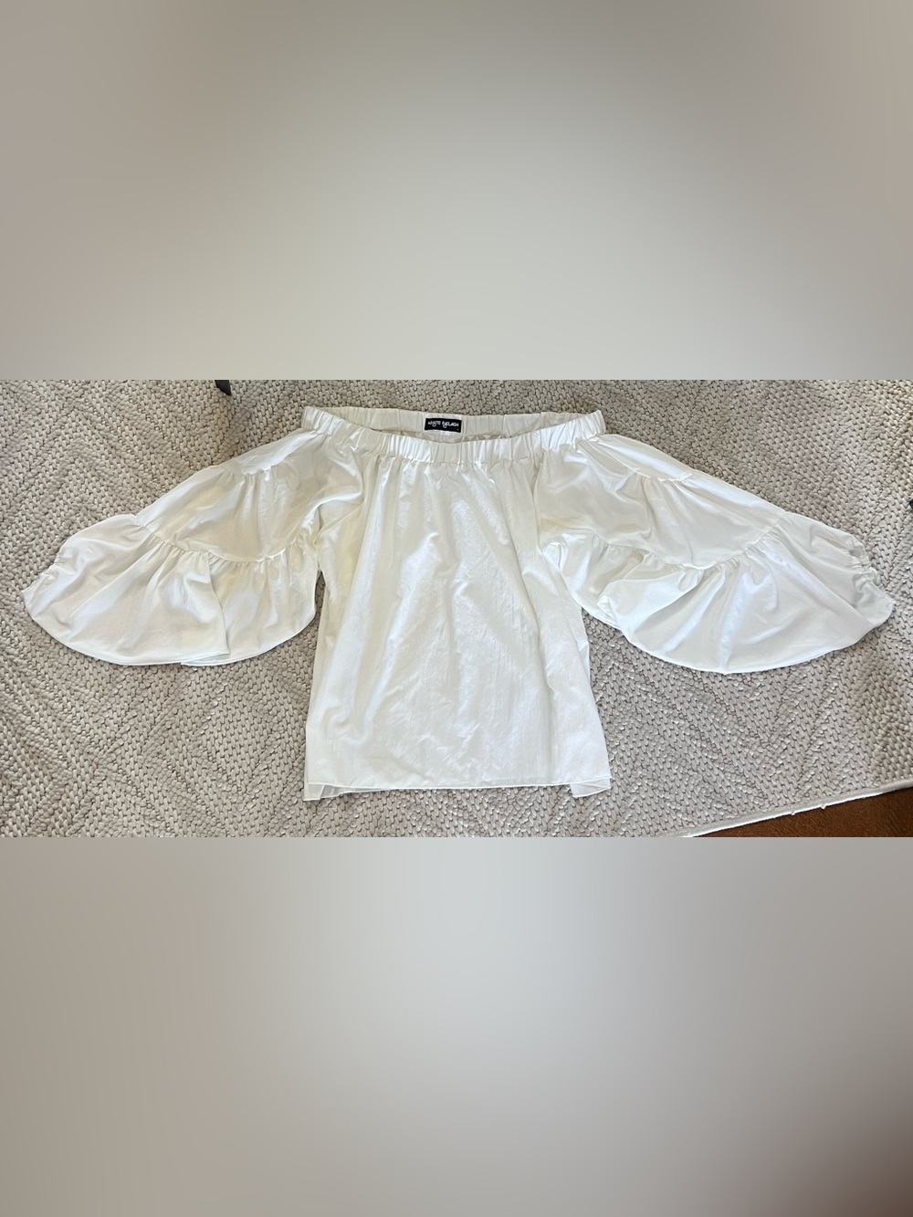 WHITE EYELASH Off-Shoulder White Puff Sleeve blouse! Sexy beautiful